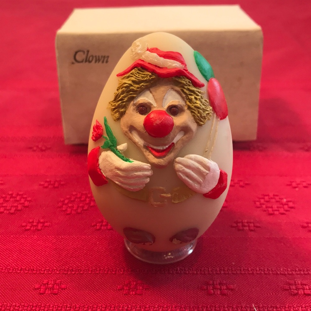 Eggcentric Clown Sculpture
